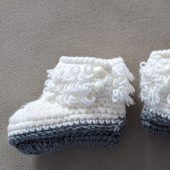Newborn Handmade Knitted Baby Booties - Picture 2 of 6
